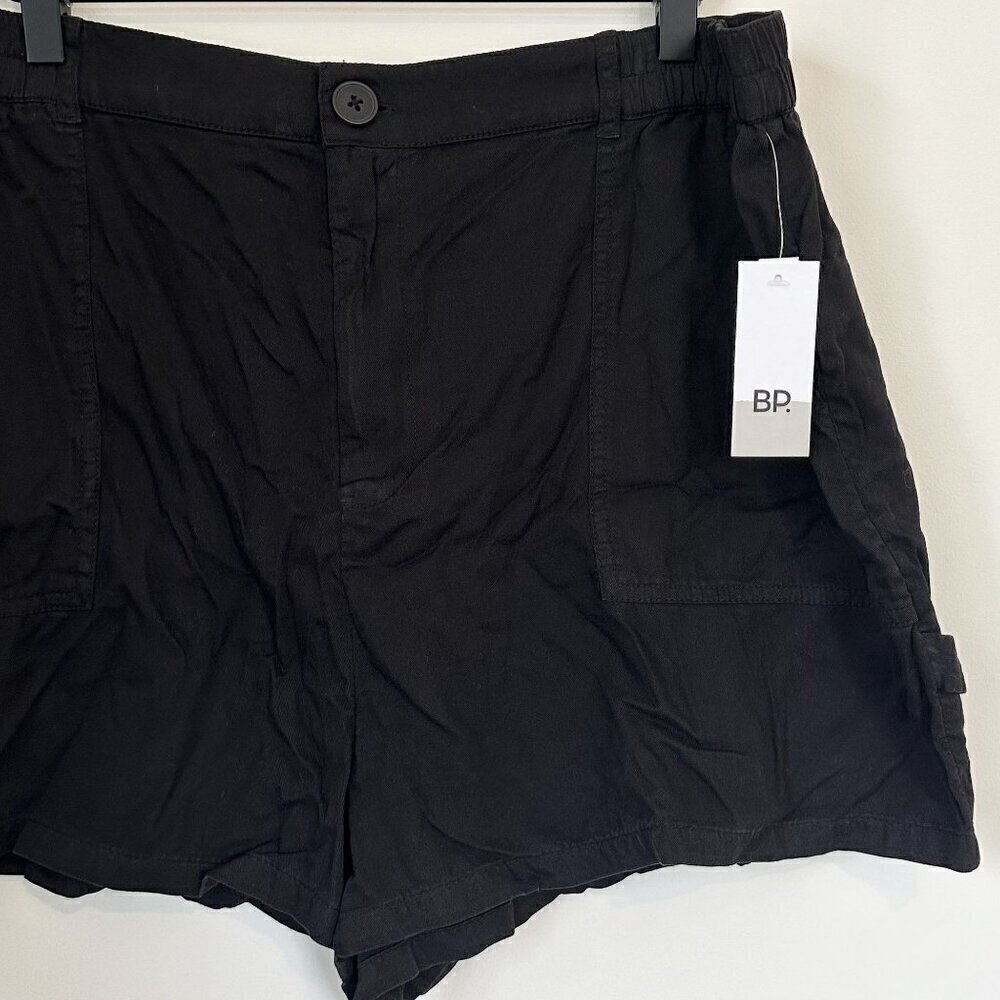 NWT BP by Nordstrom Black Pull-On Cargo Shorts - Size: 1X - Picture 2 of 8